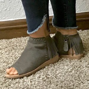 Gee Wawa Foxglove Gray leather shoes